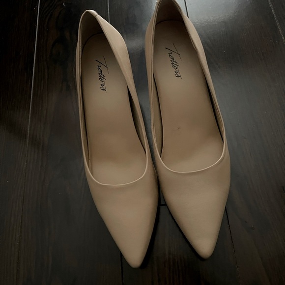 Heels - Picture 1 of 9